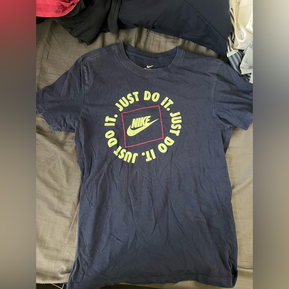 Men’s Nike Shirt